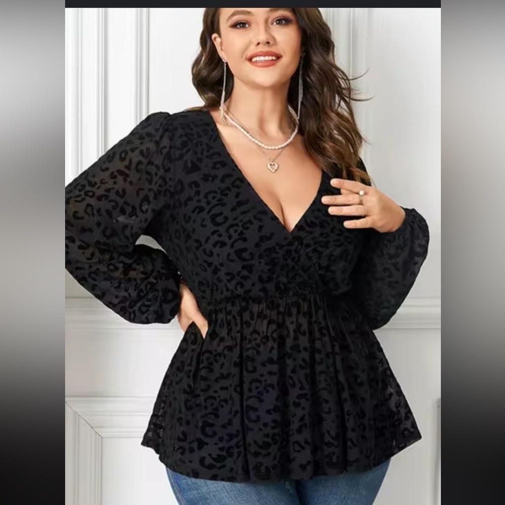 New Bloomchic Animal print velvet and sheet lining peplum style top size 1X 182